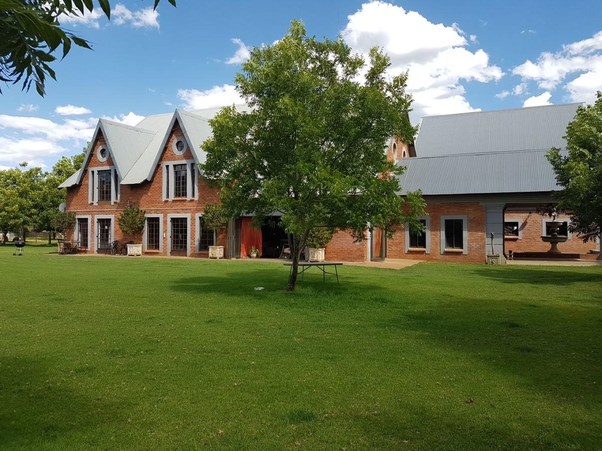 Millstream Inn Guest House Skeerpoort Екстериор снимка